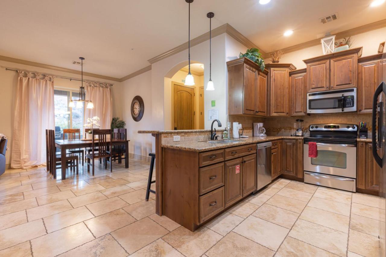 D5-Coral Springs Poolside-Ground Floor 3-Bedroom Hillside View Hurricane Oda fotoğraf